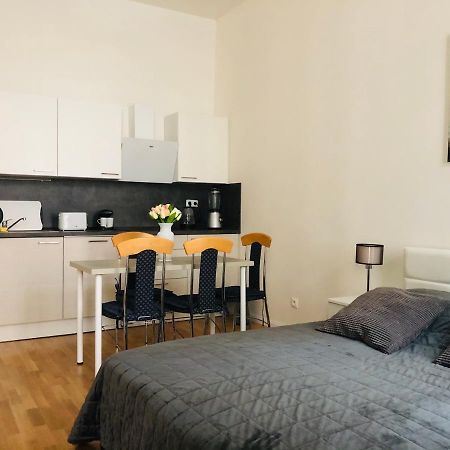 Modern Cozy Apartment In Central Praha Exteriér fotografie