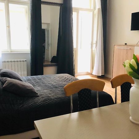 Modern Cozy Apartment In Central Praha Exteriér fotografie