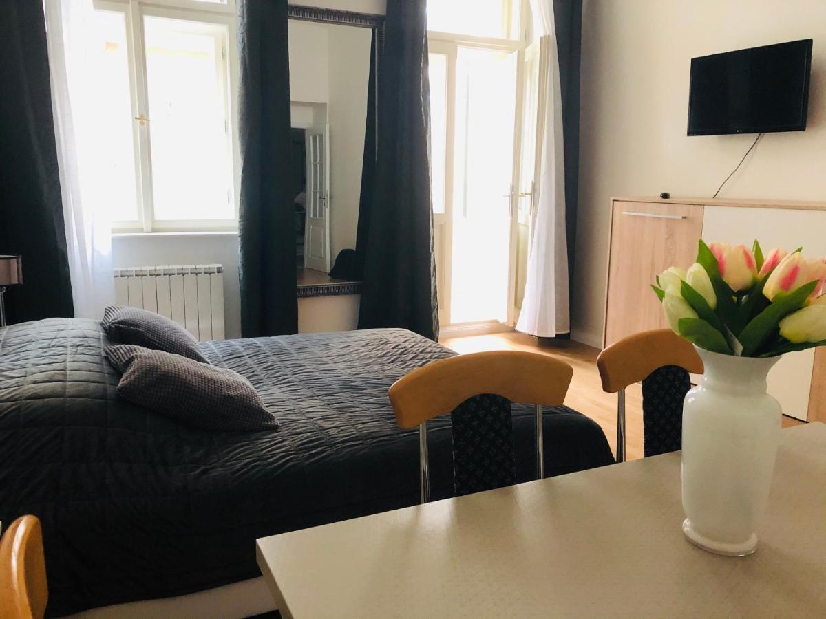 Modern Cozy Apartment In Central Praha Exteriér fotografie